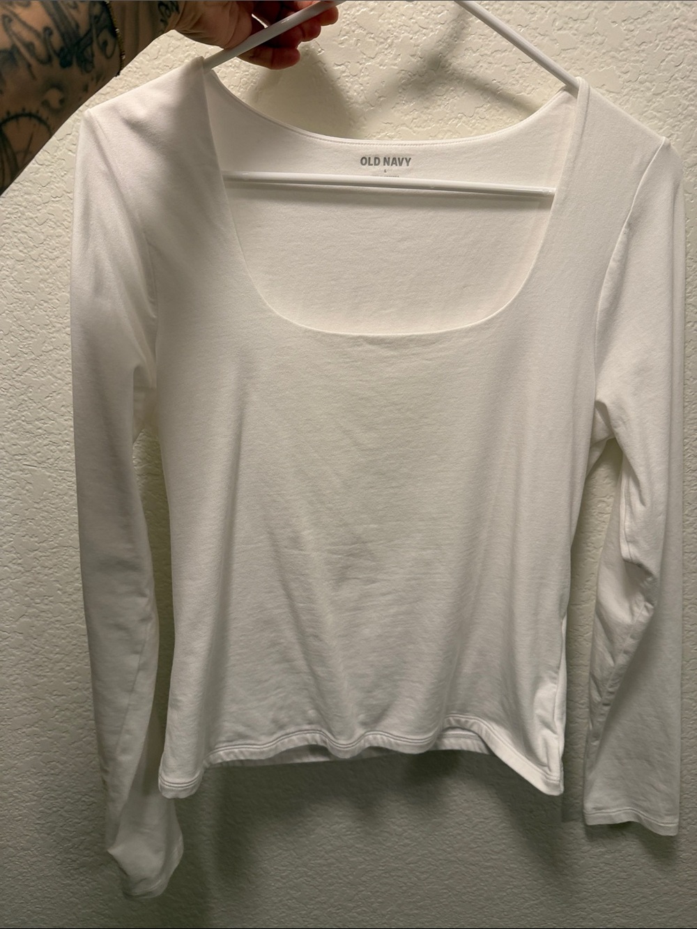 Old Navy White Long-Sleeve Scoop Neck Tee